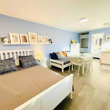 Cozy, Newly Renovated Apartment In Gavrio. Bagian luar foto