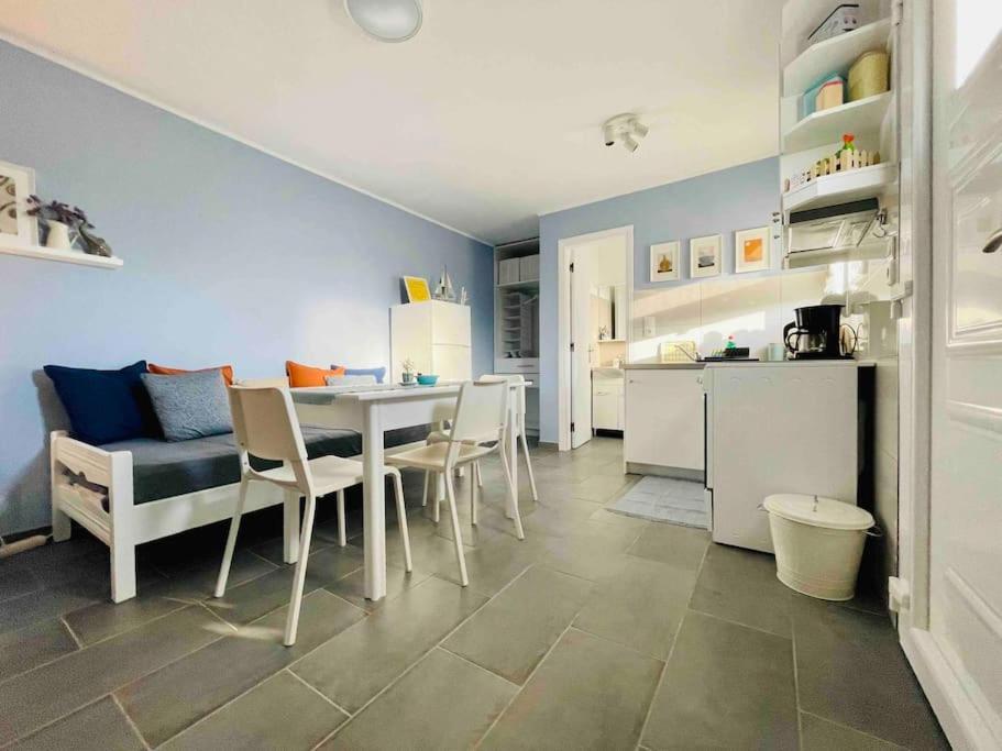 Cozy, Newly Renovated Apartment In Gavrio. Bagian luar foto