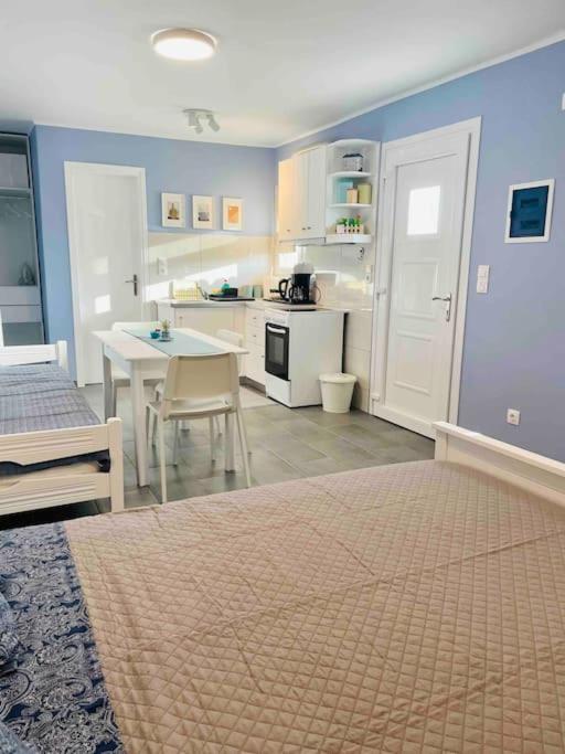 Cozy, Newly Renovated Apartment In Gavrio. Bagian luar foto