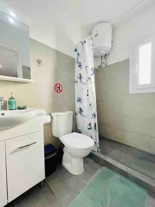 Cozy, Newly Renovated Apartment In Gavrio. Bagian luar foto
