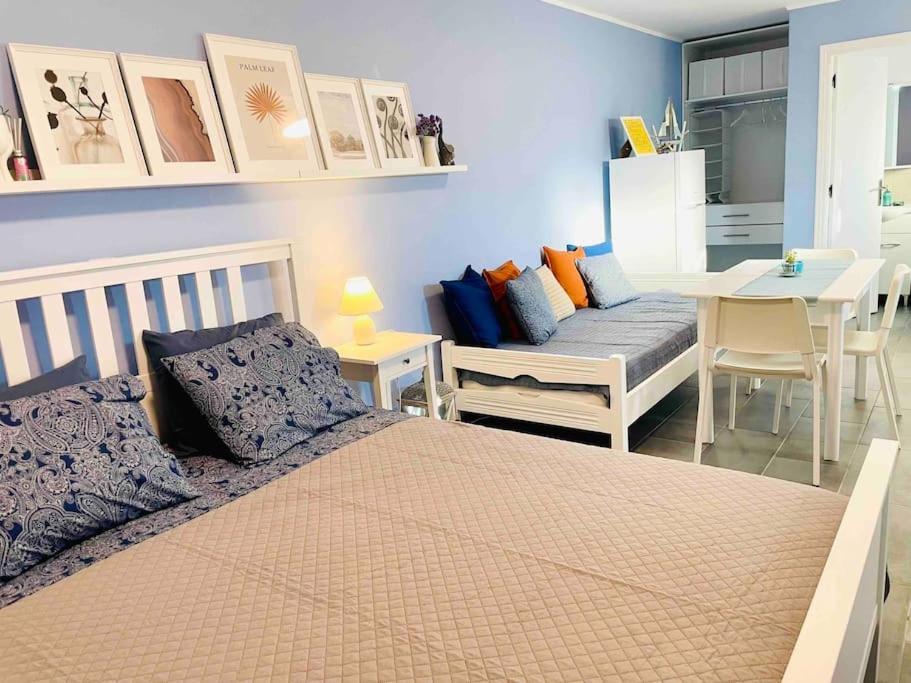 Cozy, Newly Renovated Apartment In Gavrio. Bagian luar foto